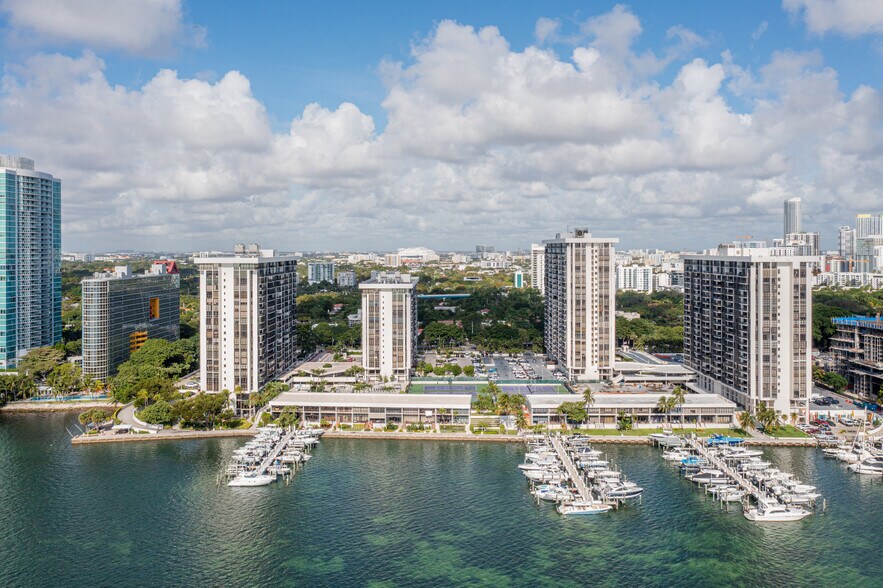 Building Photo - 1925 Brickell Ave