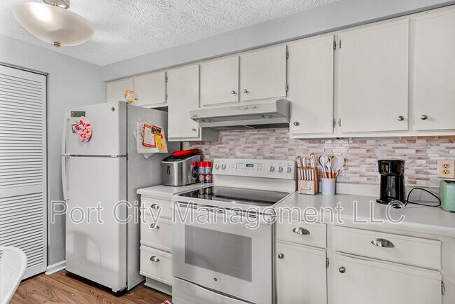 Building Photo - 8030 Abbey Ct