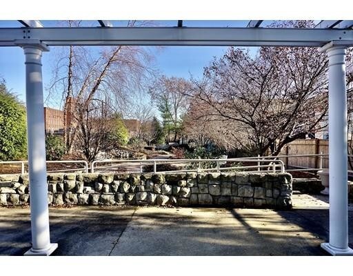 Building Photo - 259 Lowell St