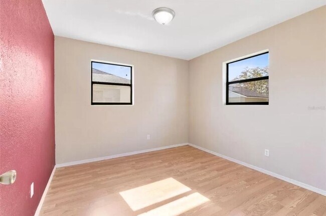 Building Photo - 600 S Oxalis Ave