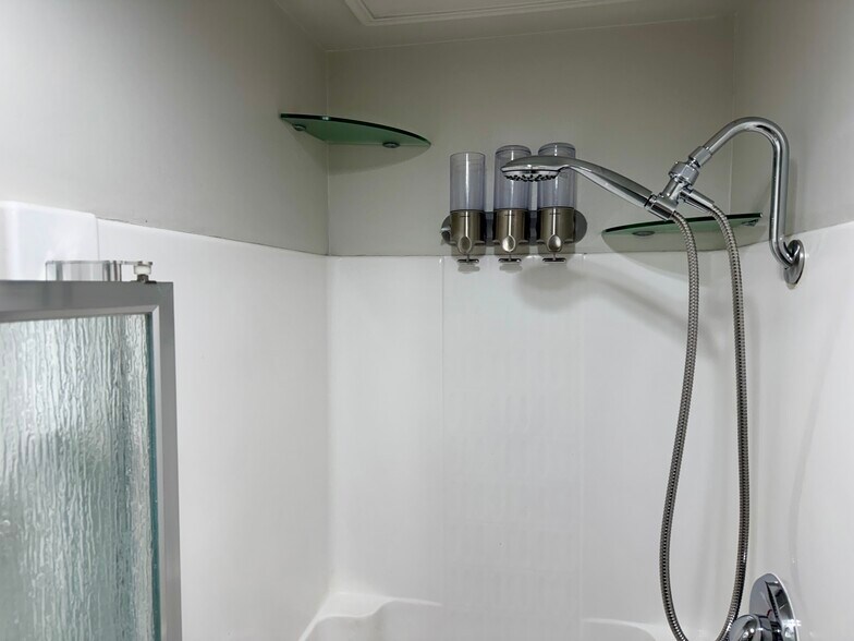 shower bath 1 - 950 N Kings Rd