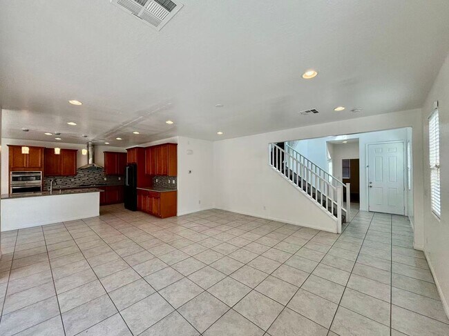 Building Photo - Nice two-story single-family home