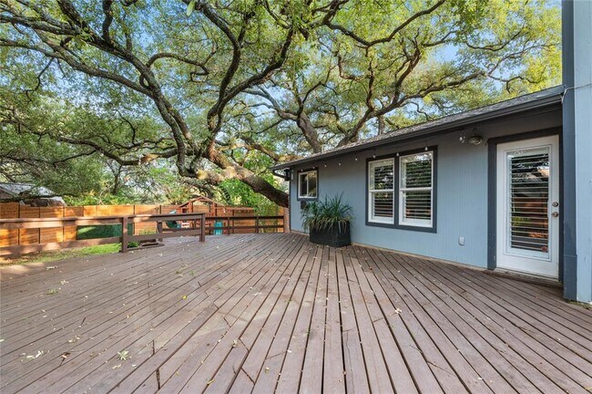 Building Photo - 1104 Durham Dr