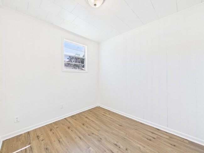 Building Photo - AFFORDABLE DUPLEX IN RAYNE!