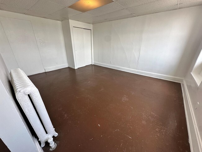 Building Photo - 26 S Galena Ave