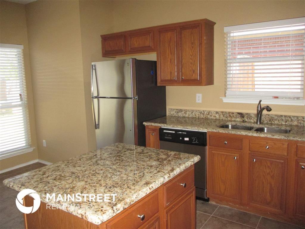 Building Photo - 811 Parkside Dr