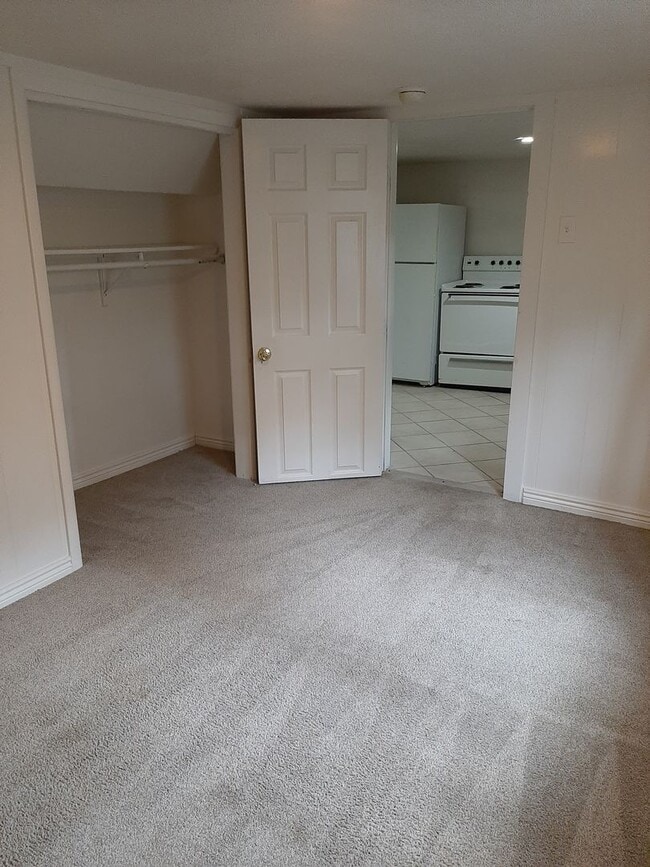 Building Photo - (2006 7th Avenue)