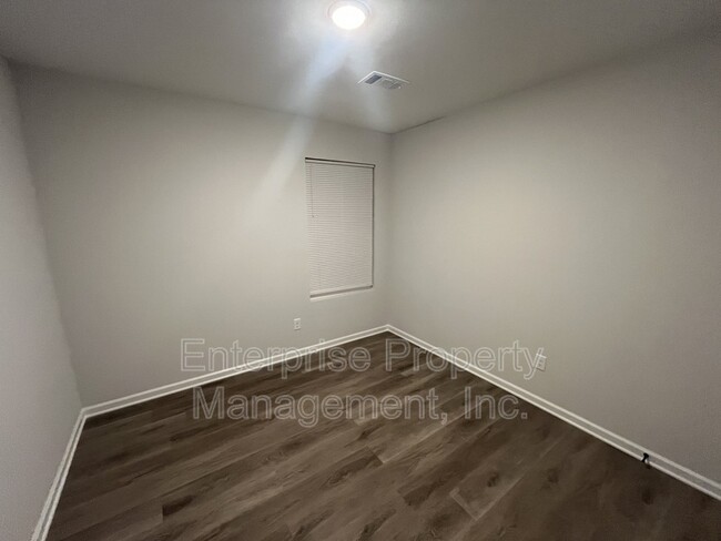 Building Photo - 4503 Suncrest Dr