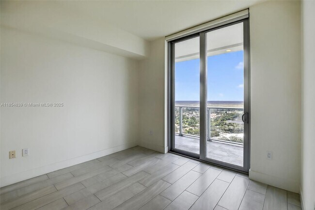 Building Photo - 2000 Metropica Wy