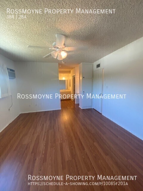 Building Photo - 12913 Strathern St