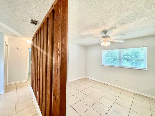 Building Photo - 1813 Grimke Ave