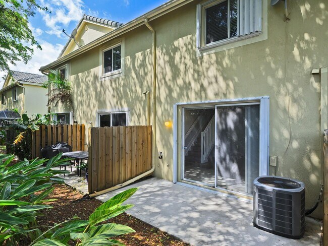 Building Photo - 2094 Hacienda Terrace