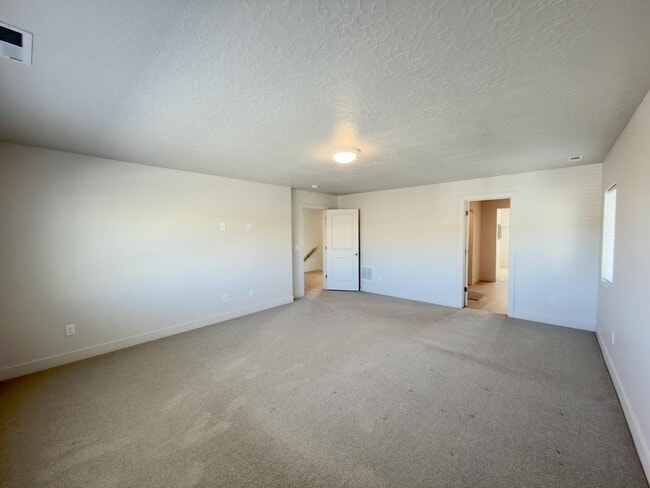 Building Photo - 414 W Snowberry Dr