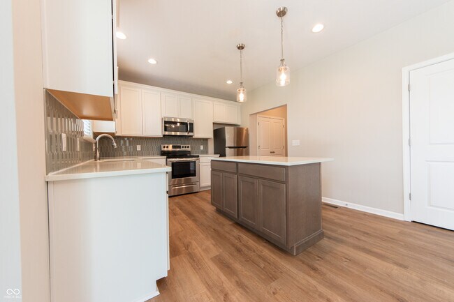 Building Photo - 7042 Pinnacle Dr
