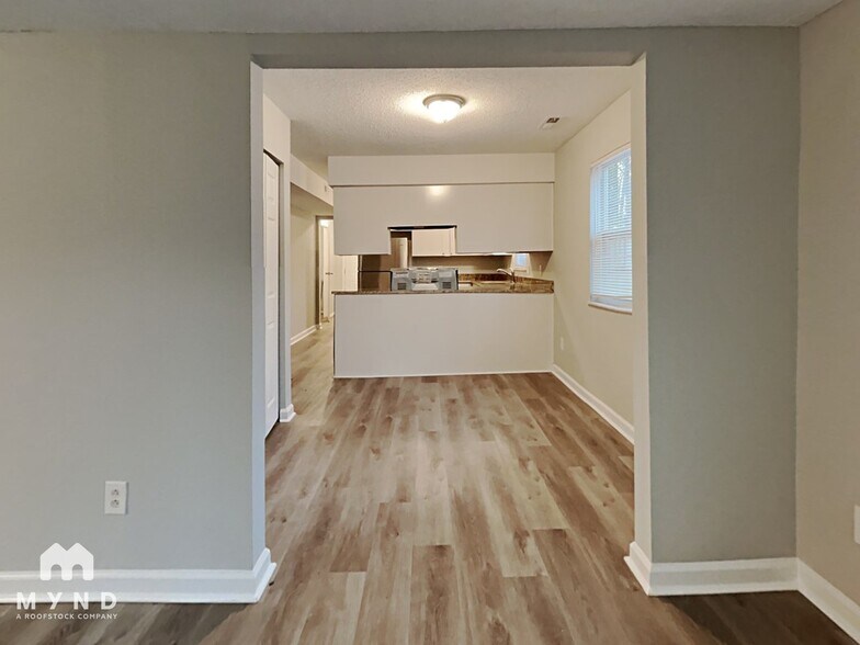 Building Photo - 6301 Ivory Palm Dr