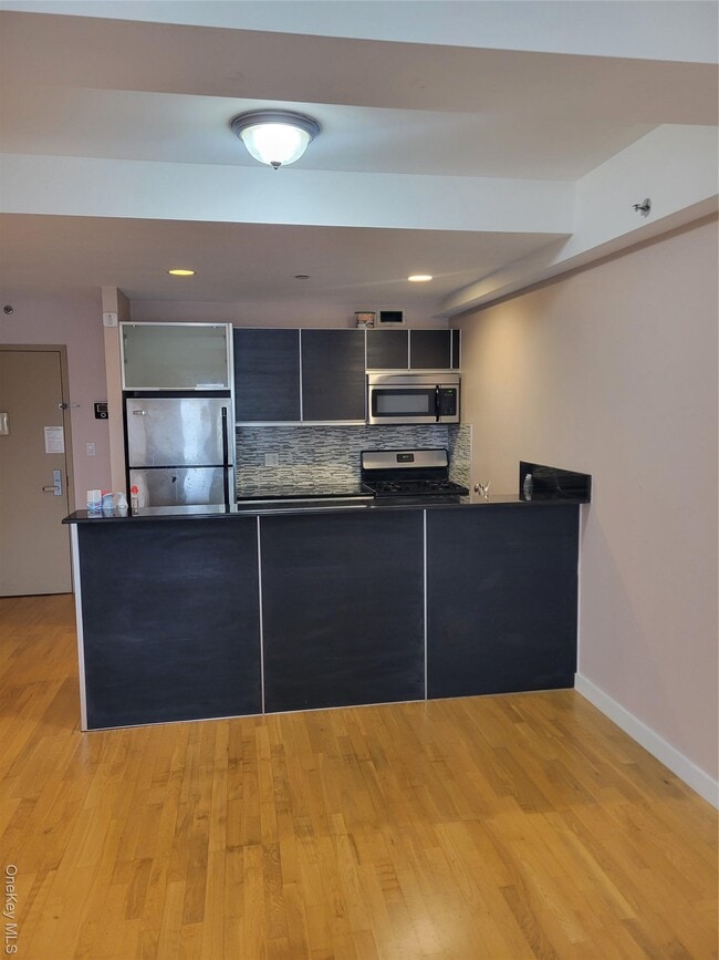 Building Photo - 143-20 Hoover Ave