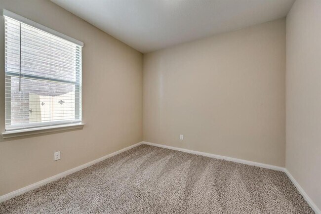 Building Photo - 318 Foster Ln