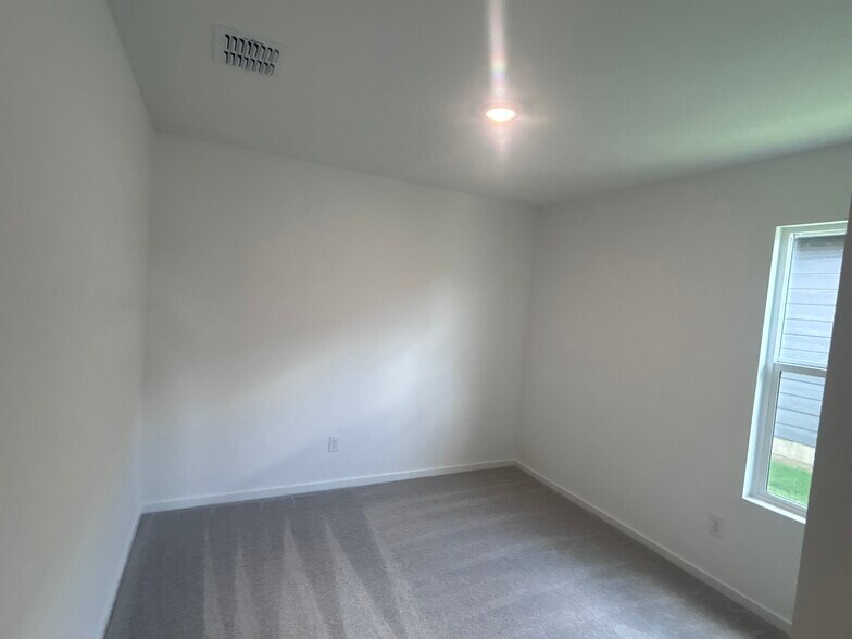 Building Photo - 4221 Jutland Dr