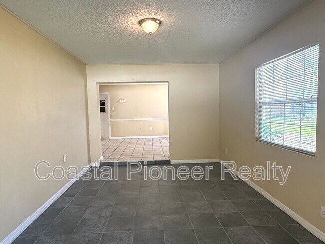 Building Photo - 6063 Shingler Ave