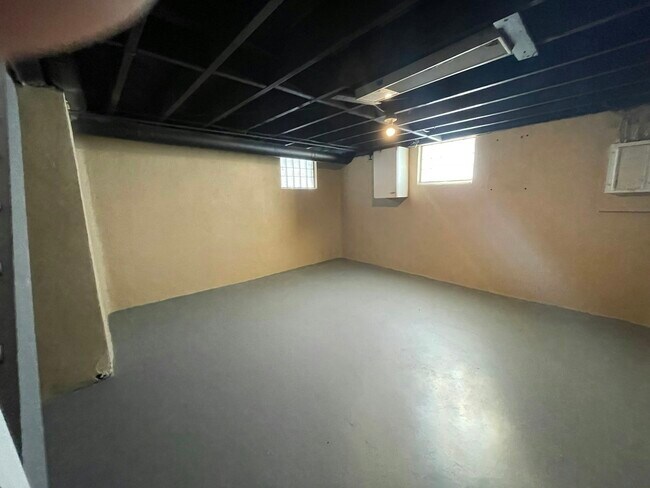 Building Photo - 4273 Delridge Dr