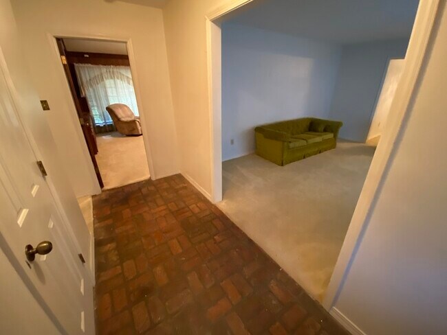 Building Photo - 5075 Riverwood Cir - NE Jackson