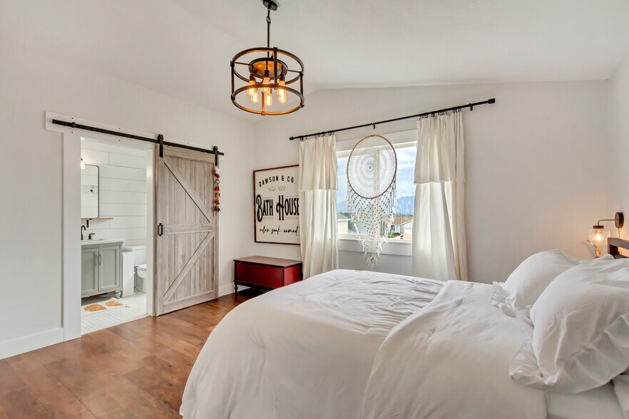 upstairs primary bed - 7063 S Swan Hill Dr