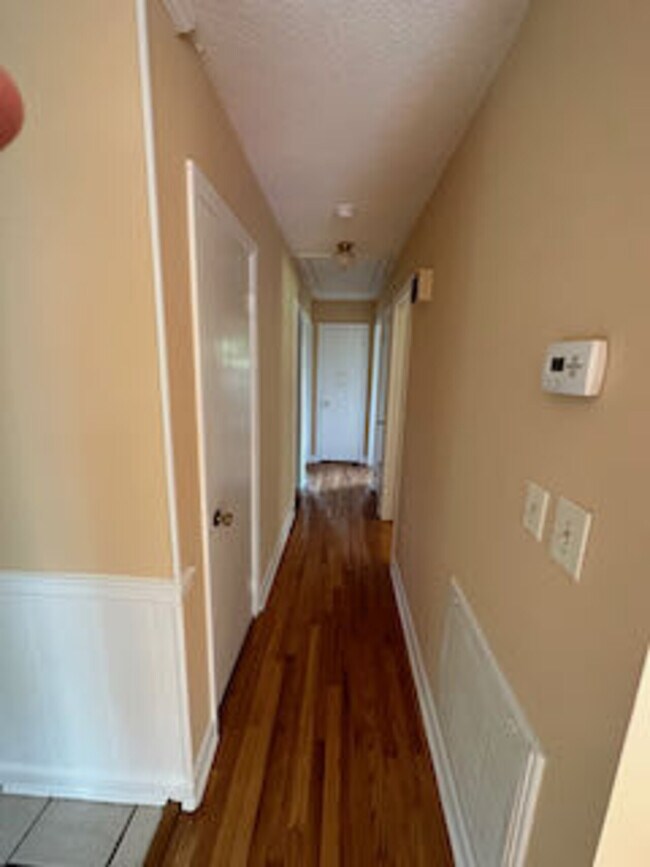 Building Photo - 212 Fairway Drive