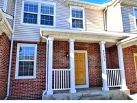 Building Photo - 2 Bedroom 2.5 Bath Townhome