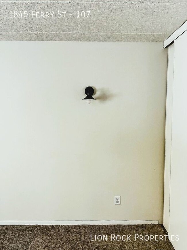 Building Photo - 1845 Ferry St