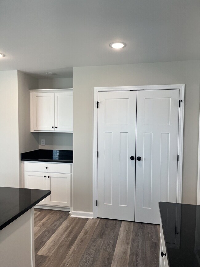 Building Photo - 109 Thacker Dr