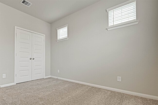 Building Photo - 16108 Oregon Oak Dr
