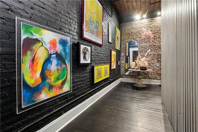 Building Photo - 320 Peters St SW