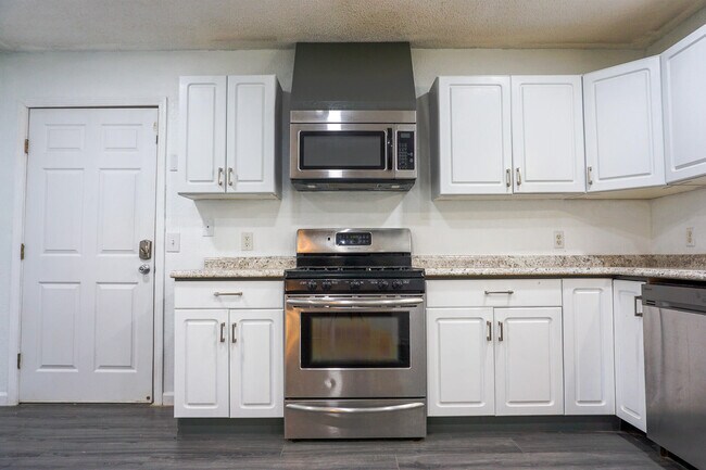 Building Photo - 233 Grand Prix Dr