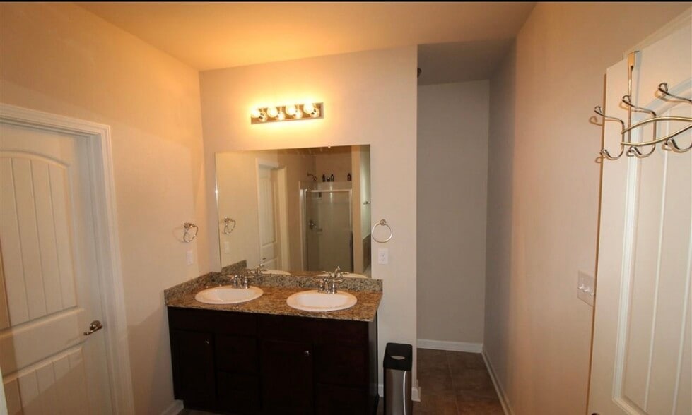 Building Photo - 6448 Oaks Edge Dr