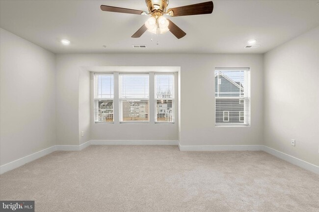 Building Photo - 304 Sweetbay Rd