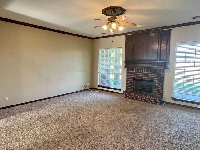 Building Photo - Large 3 Bed 2.5 Bath In Edmond