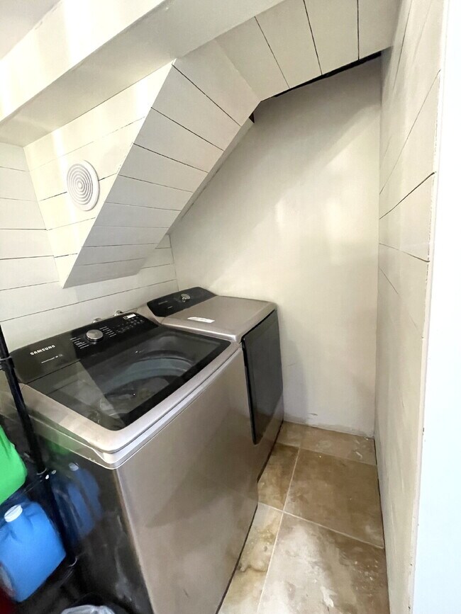 Building Photo - 134 Kilgore St