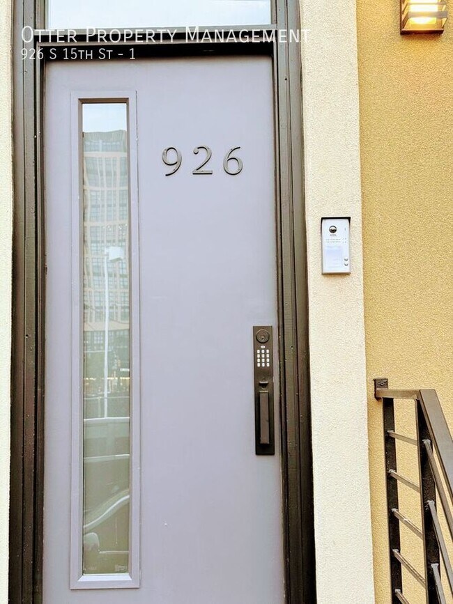 Building Photo - 926 S 15th St