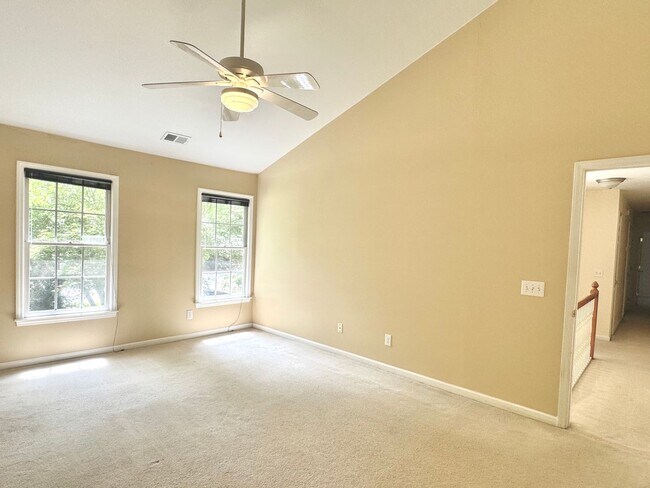 Building Photo - 4 Bed | 2.5 Bath House in Chapel Hill
