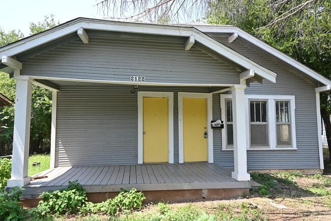 Primary Photo - 2122 Yale Ave