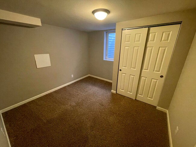 Building Photo - Fully Updated 4 Bedroom Home With Finished...