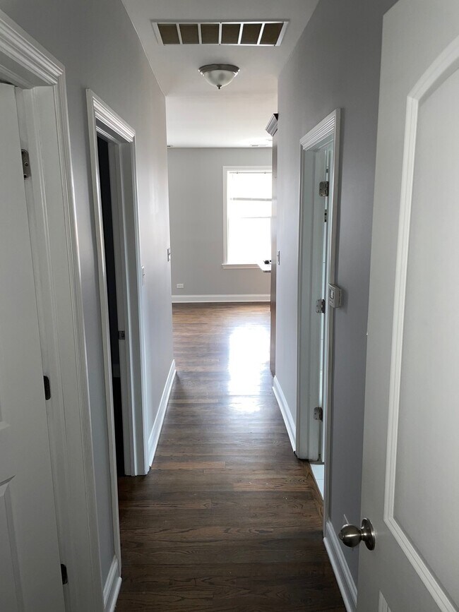 Building Photo - 3663 N Elston Ave