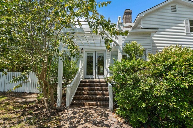 Building Photo - 5704 Woodside Ave