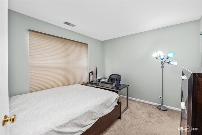 Building Photo - 3250 Cool Springs Ct