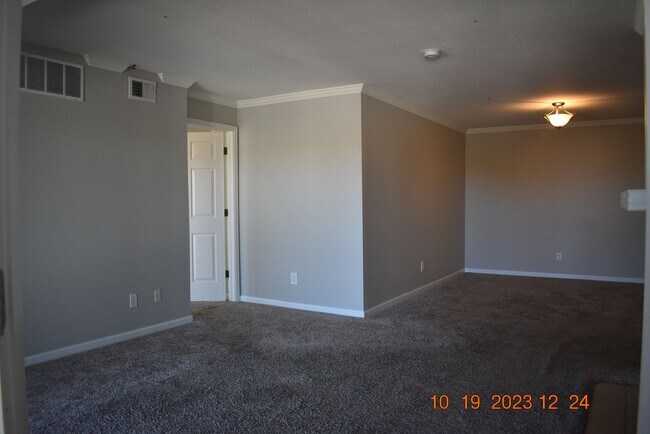 Building Photo - Spacious 2 bed + bonus room / Littleton Condo, Wonderful Location