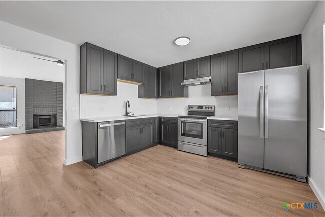 Building Photo - 2239 Hilltop Loop