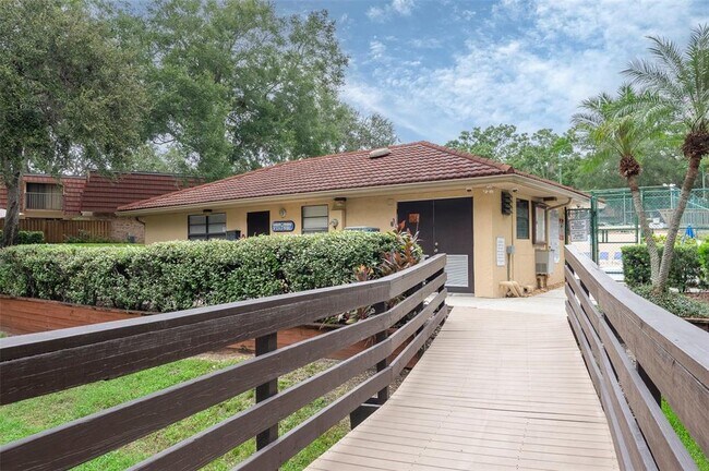 Building Photo - 2606 6th Ct