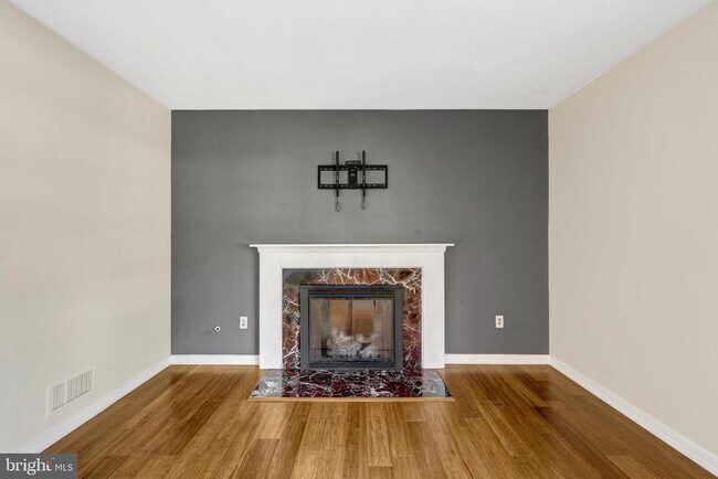 Building Photo - 6805 Reynard Dr