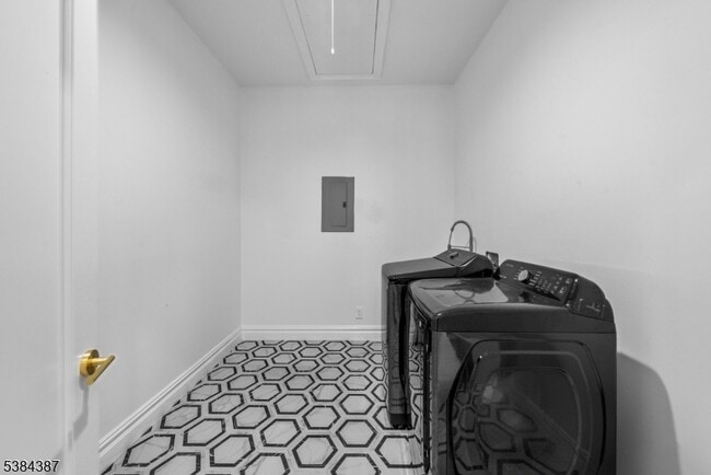 Building Photo - 472 High St