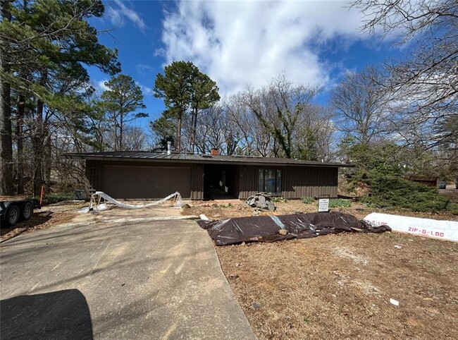 Building Photo - 547 N Gray Ave